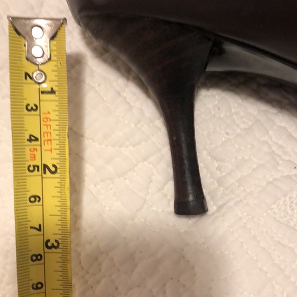 Nine West size 8.5 M brown heels. - Picture 16 of 16